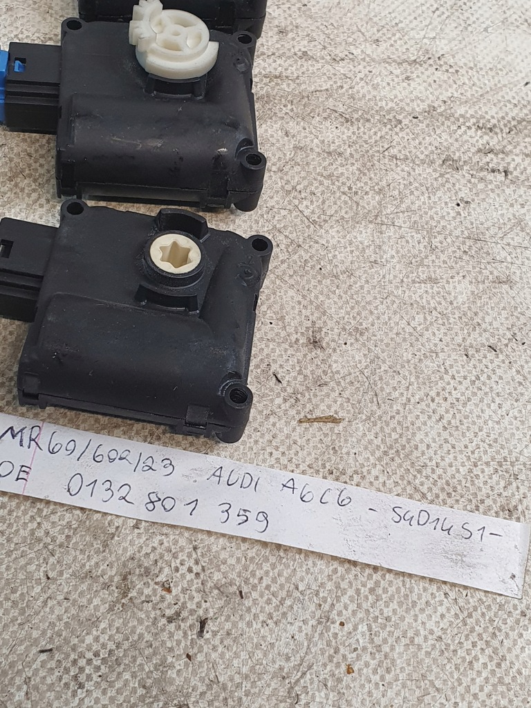 фото №8, Двигатель отопителя регулятор 0132801359 bosch audi a6 c6 sedan 05r.