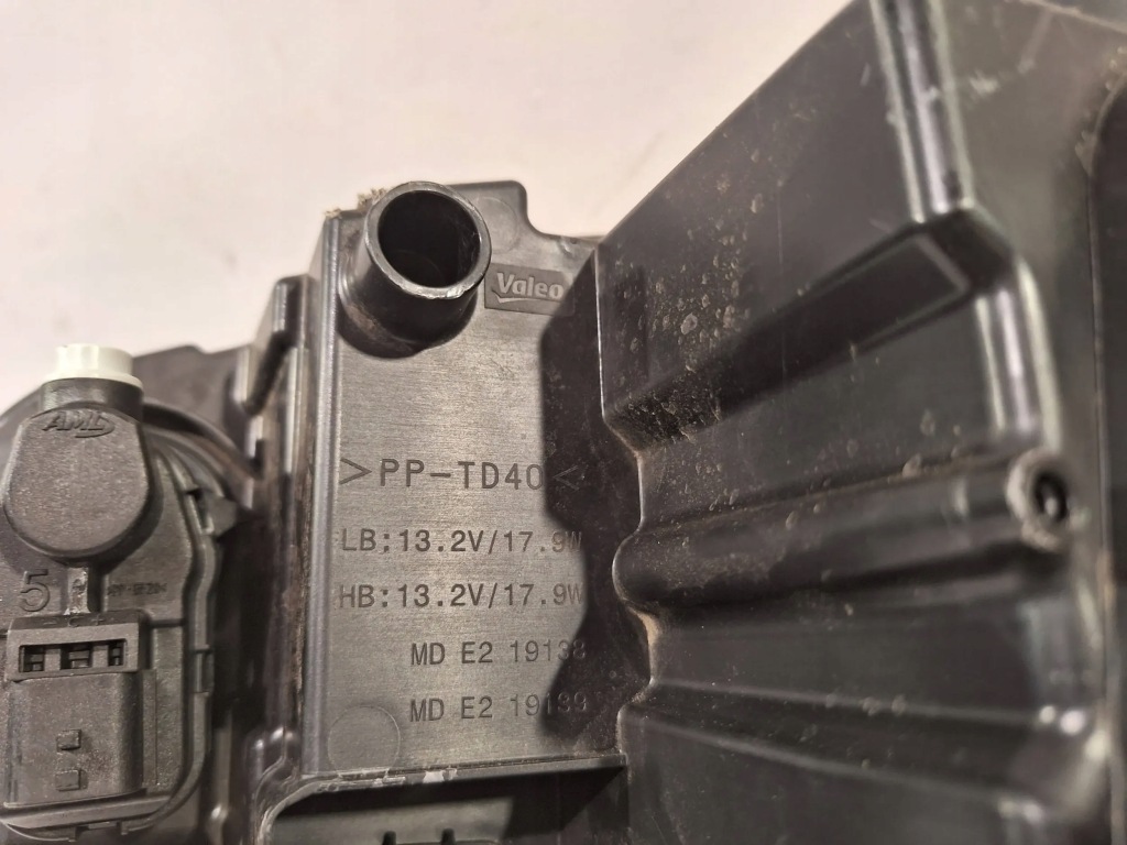 Фара перед правый  новая valeo led 9836161580 citroen c3 3 рестайлинг  20- Недорого