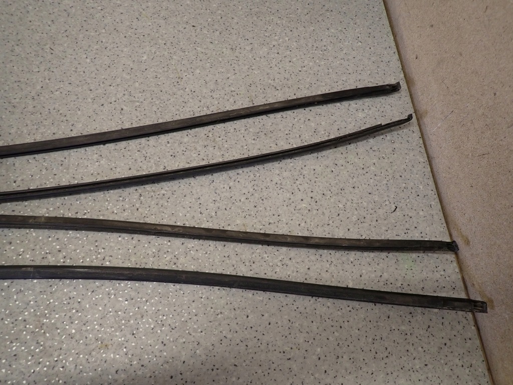 фото №6, Toyota corolla e12 hb 03-07 молдинг кровельная левая