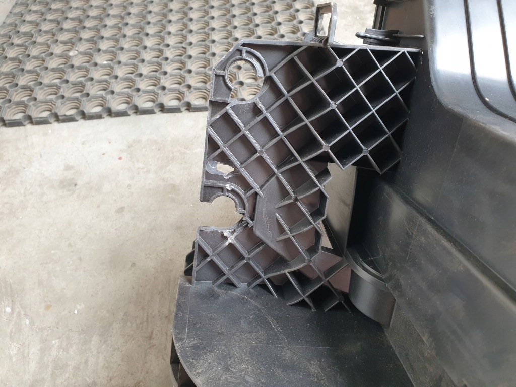 фото №4, Actros mp4 корпус нижняя отопителя