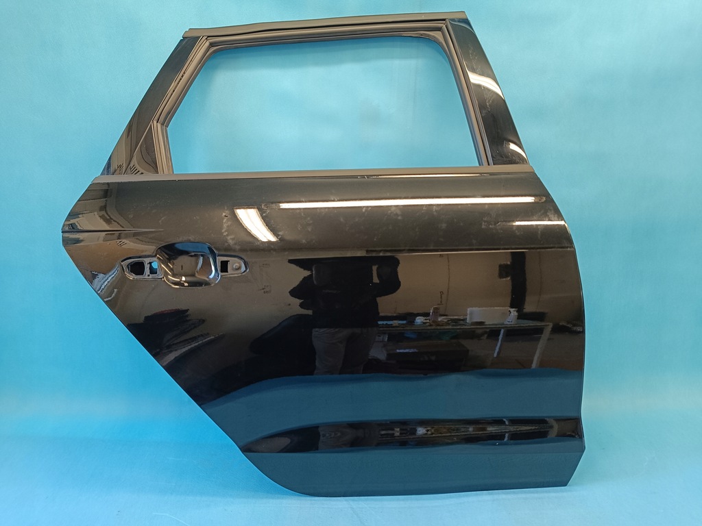 фото №1, Audi a4 b9 2024 r avant lift 2,0 tfsi 110kw дверь правый задняя ly9t