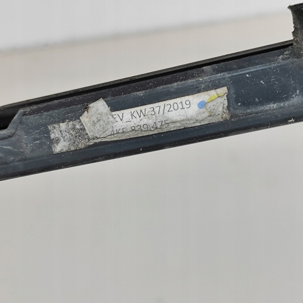 фото №5, Audi e-tron 2019 ліва сторона молдинг / прокладка скло двері задніх