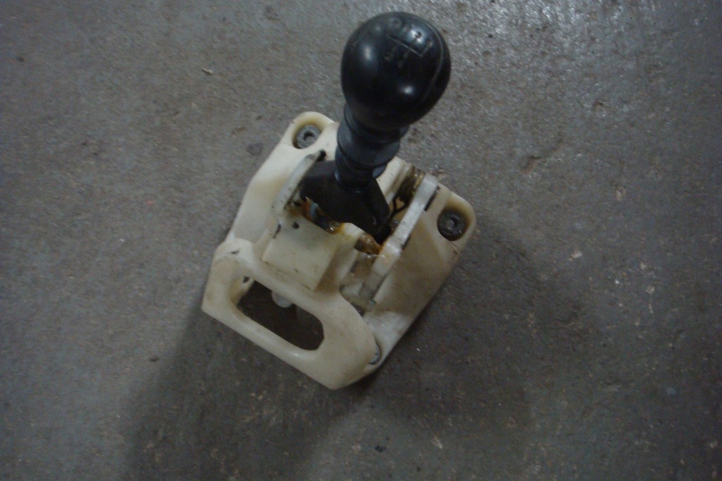 фото №1, Hyundai i10 i 07- ручка чехол переключения передач