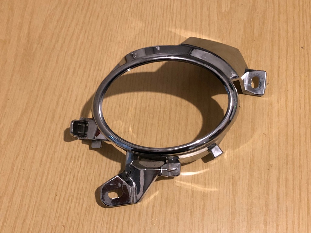 фото №1, Lexus is 350c 15- решётка хром na противотуманная фара левая