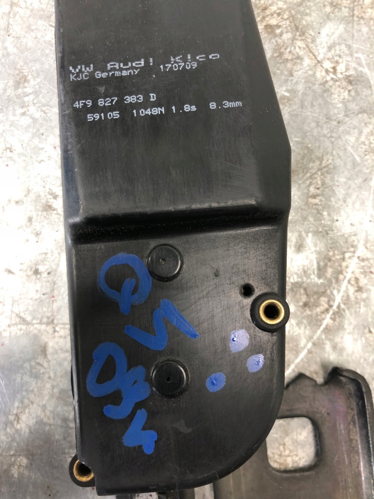 Замок доводчик кришки audi q5 4f9827383d Недорого