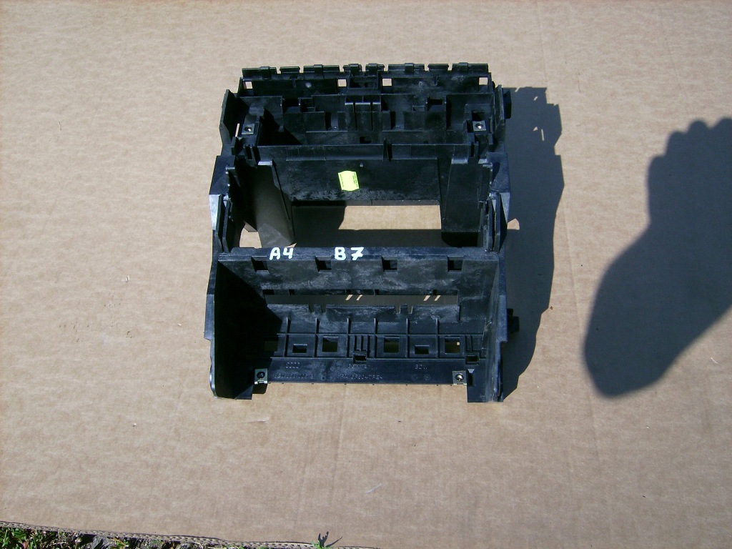 фото №2, Рамка каркас радіо audi a4 b7 8e0858005e