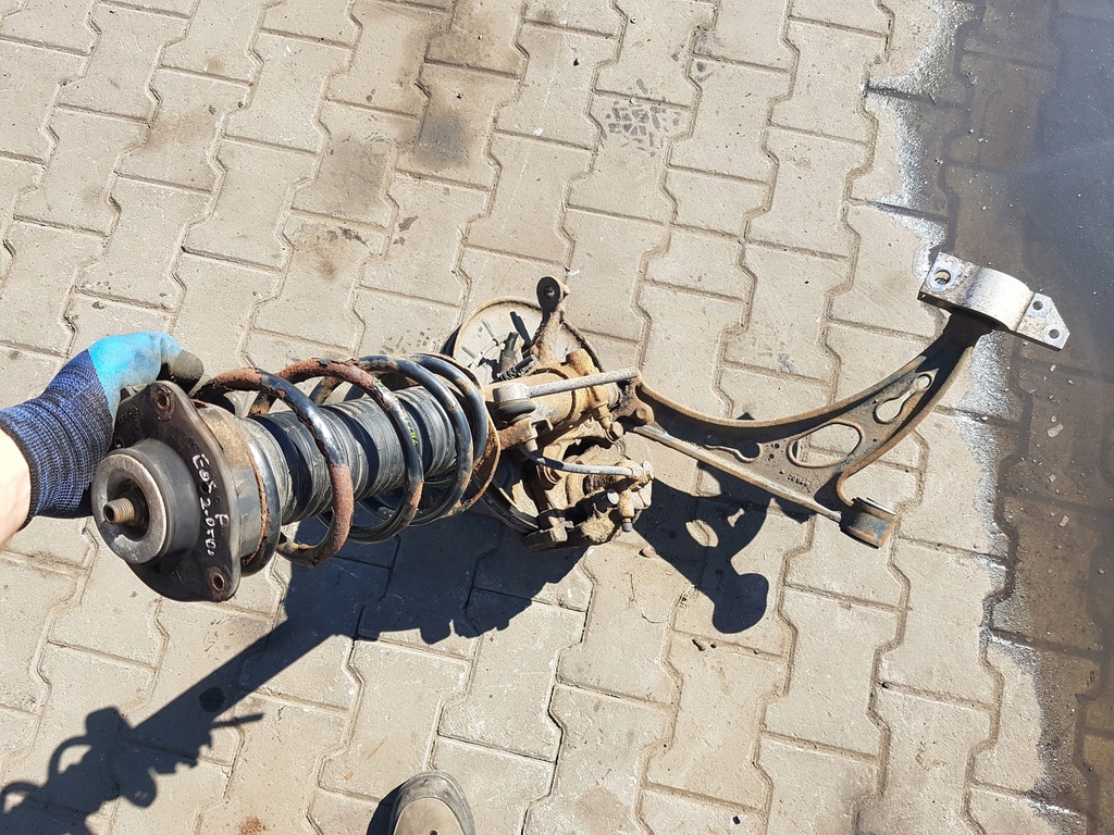 фото №5, Vw eos 06-10r 2.0 tdi амортизатор поворотный кулак правая перед