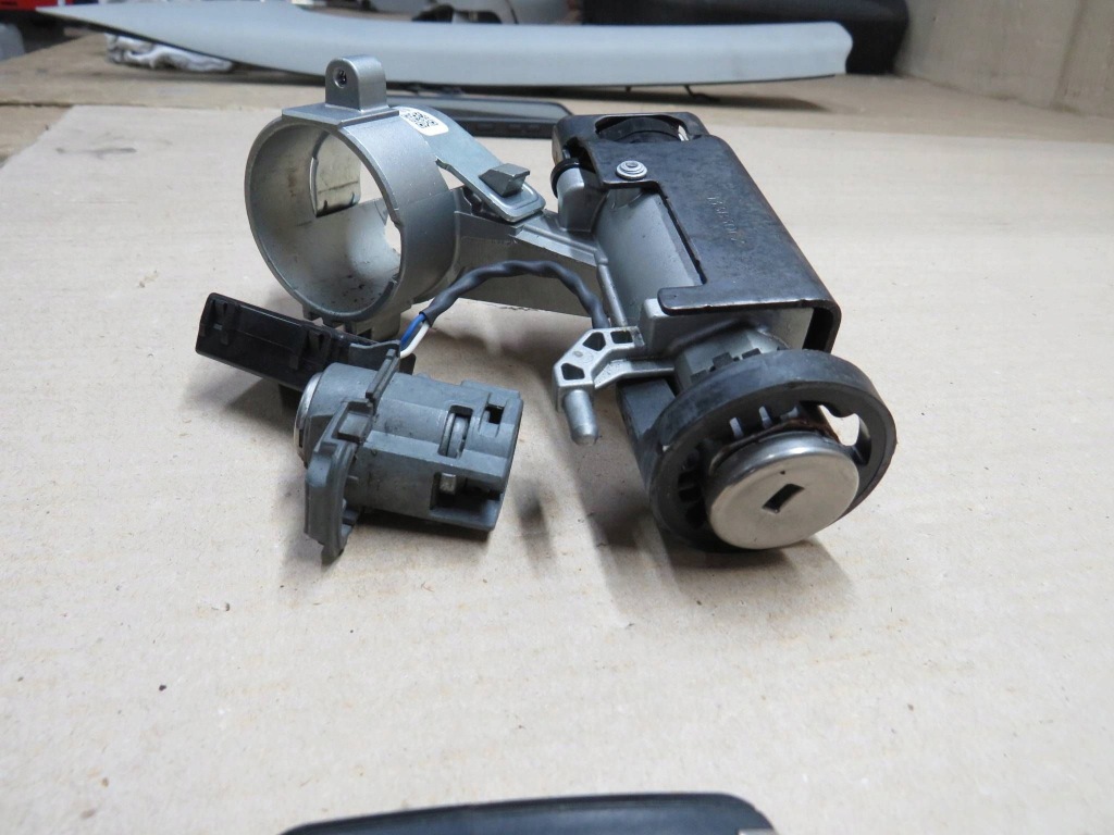 Opel insignia a рестайлинг  замок зажигания ключи вкладка Недорого