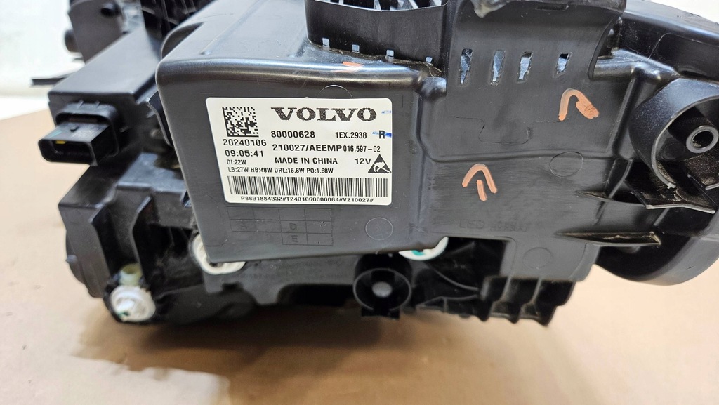 фото №15, Лампа перед передня права volvo ex30 full led 80000628