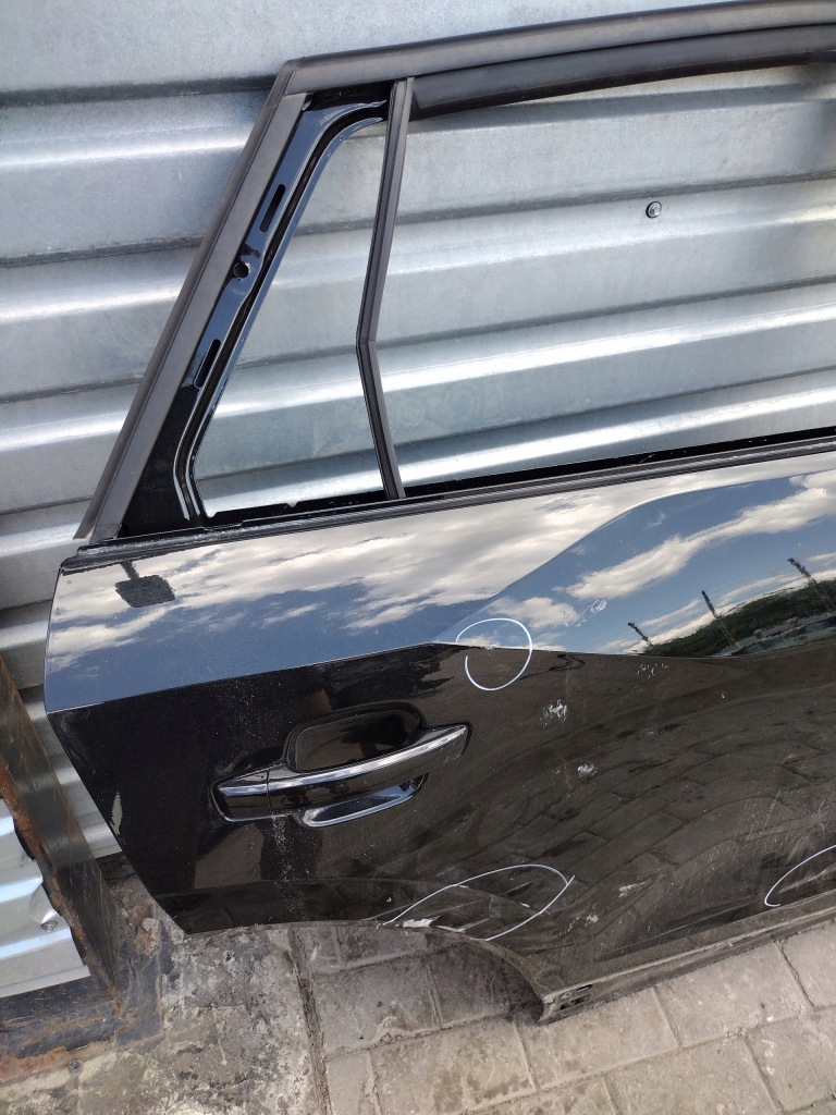 Дверь правый  задняя audi q2 Киев