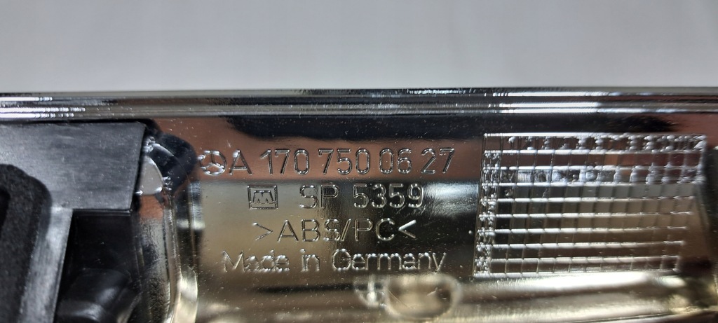 Купить Mercedes slk r170 молдинг освещение номерного знака регистрационный задний  a1707500627