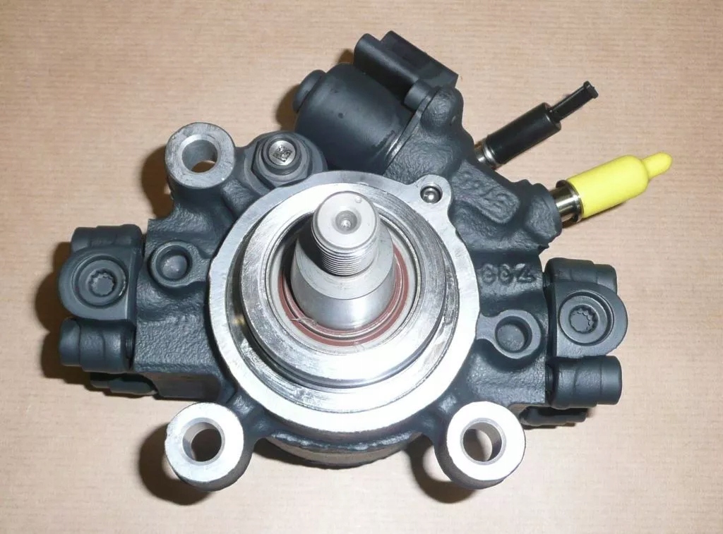 Oryg насос впрыскная renault opel nissan 2.3 dci 1670000q2c 167008683r с Разборки
