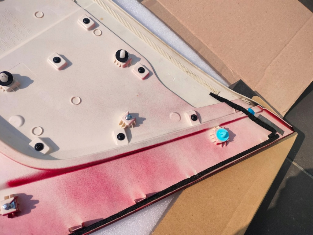 Капот накладка заглушка капота hyundai kona iron man оригинальный номер 86490-j9ia0 Недорого