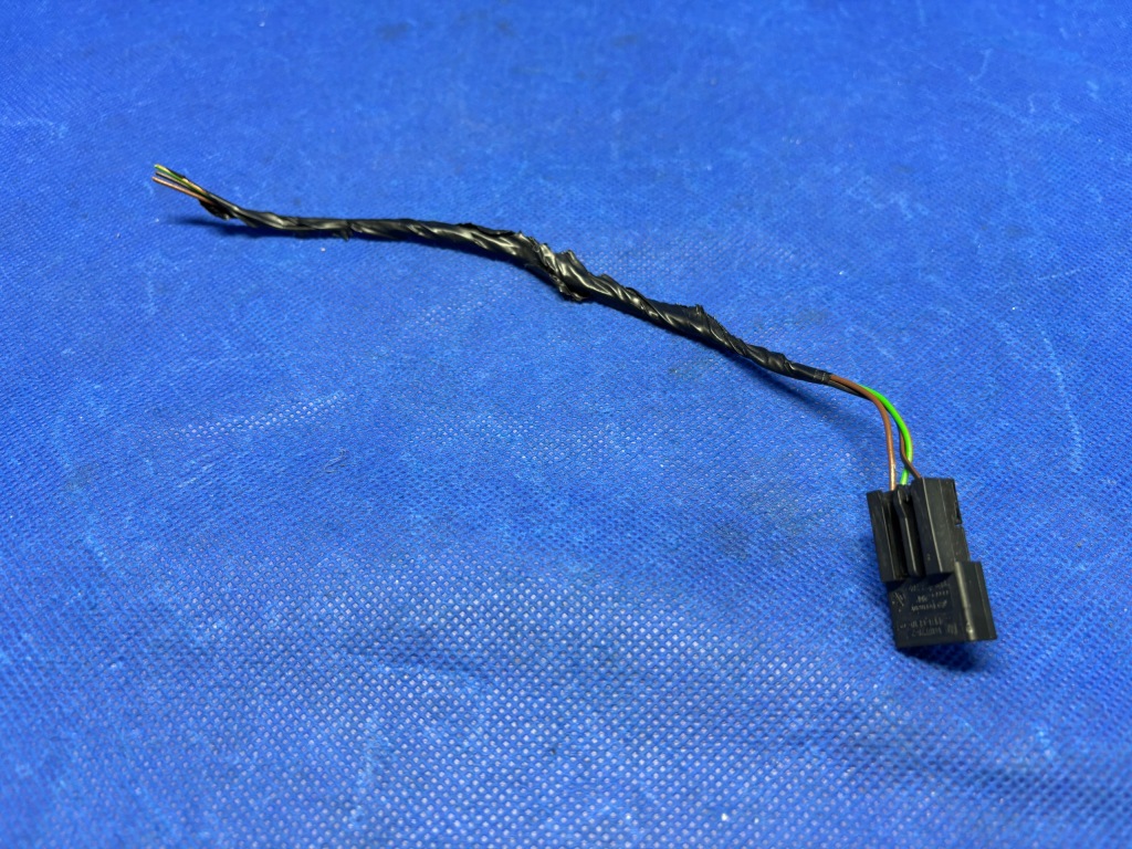Купити Колодка штекер джгут оригінал audi vw 8r0973705