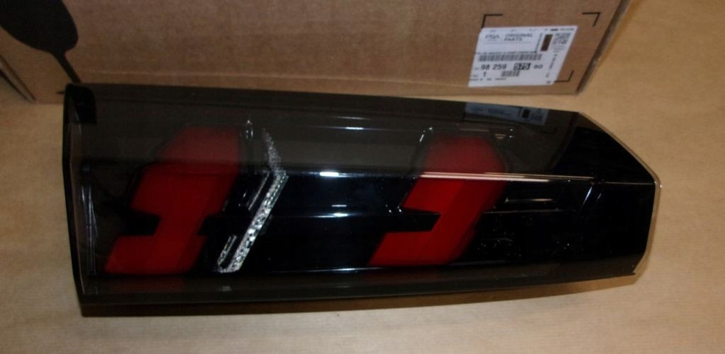 фото №1, Peugeot 2008 ii 2021 ліва сторона лампи задній кришки багажника