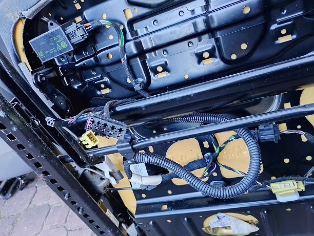 фото №8, Сидіння сидіння заднє сидіння volkswagen golf v hb 5d підігрів