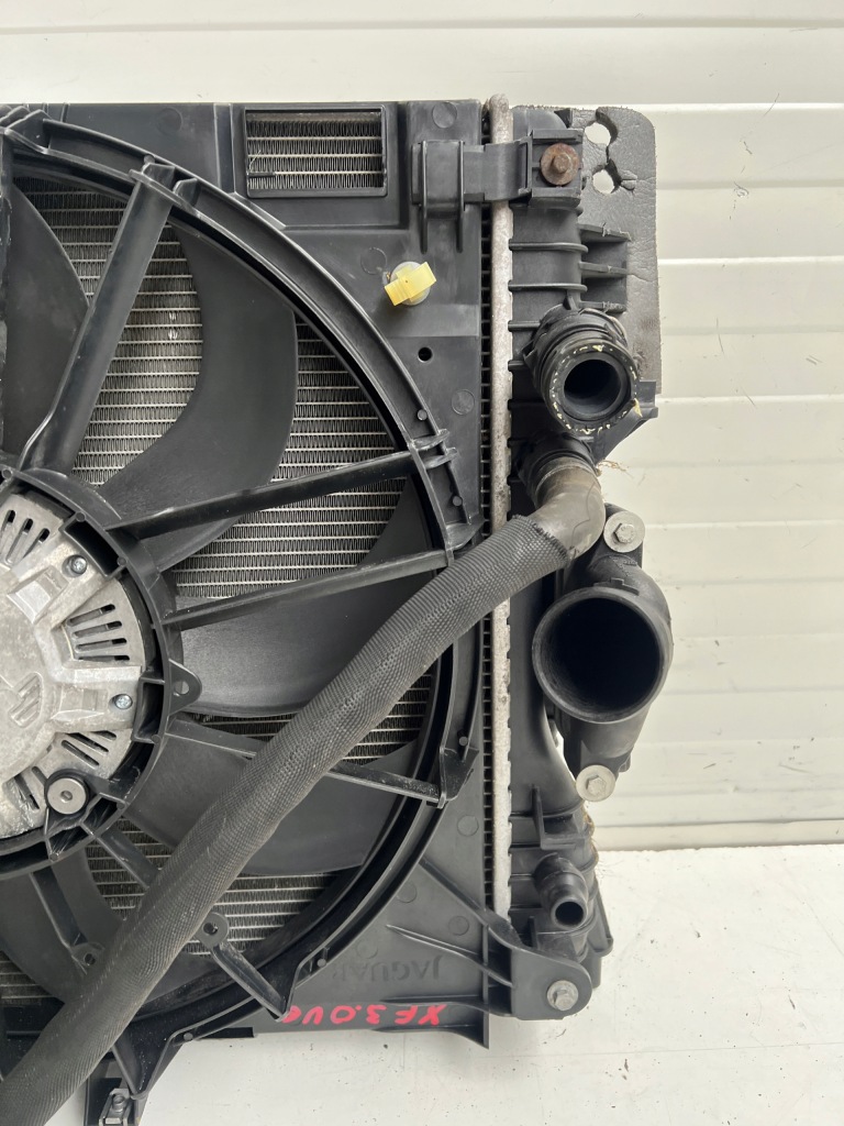 Комплект радиатор радиатор радиатор вентилятор jaguar xf 3.0 дизель v6 европа с Разборки