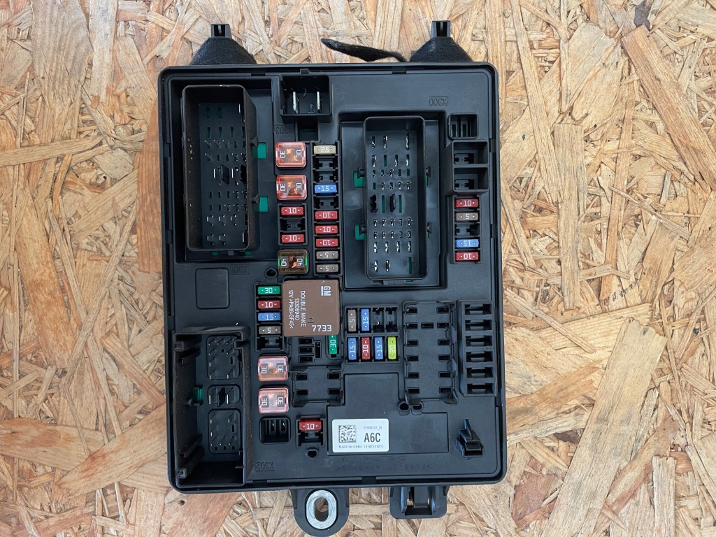 фото №1, Cadillac ats модуль реле коробка запобіжників