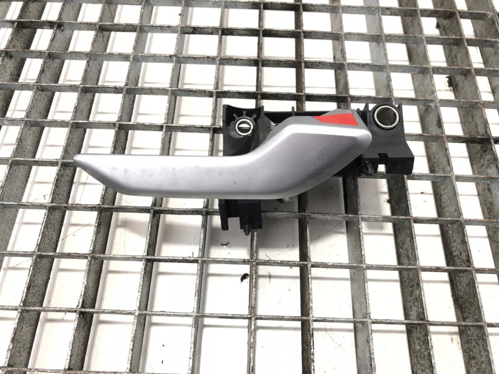 фото №1, Ручка внутренняя правый перед volvo fh ii хэтчбек 84012027 ручка