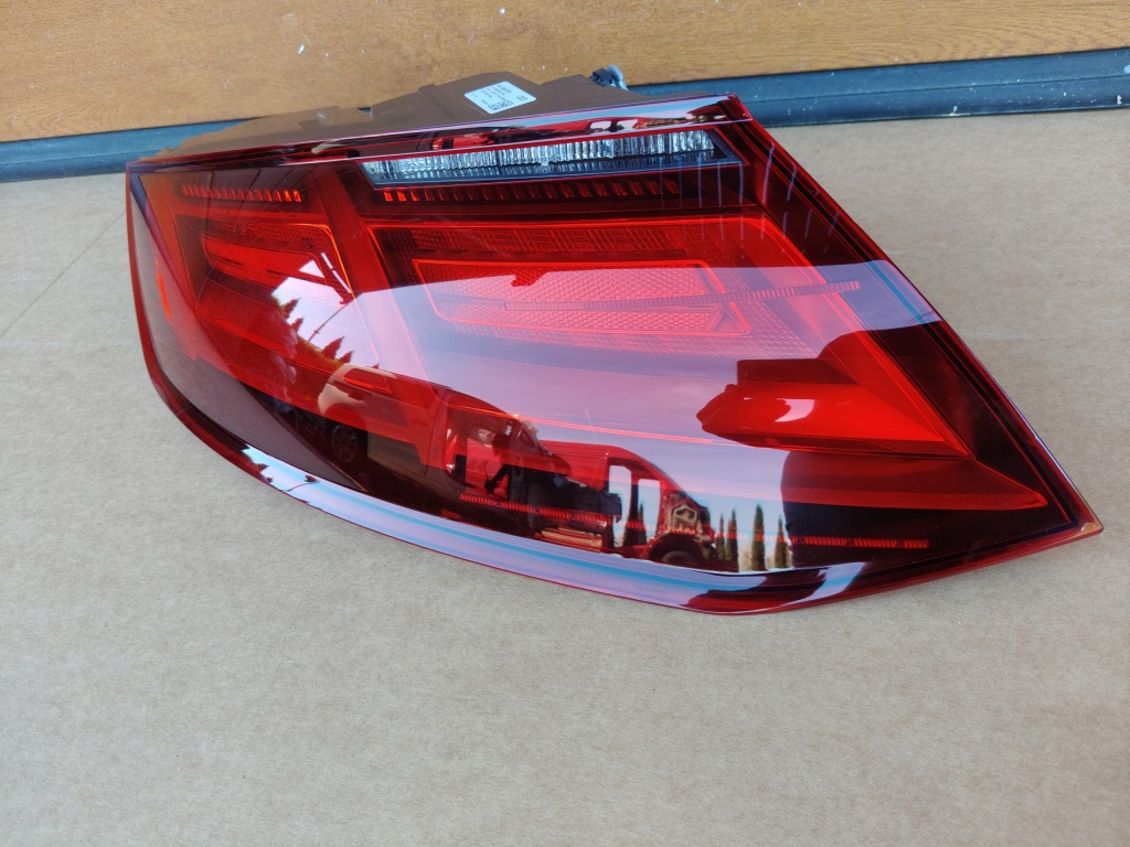 фото №1, Audi tt 8s0 лампа ліва лівий задня 8s0945095