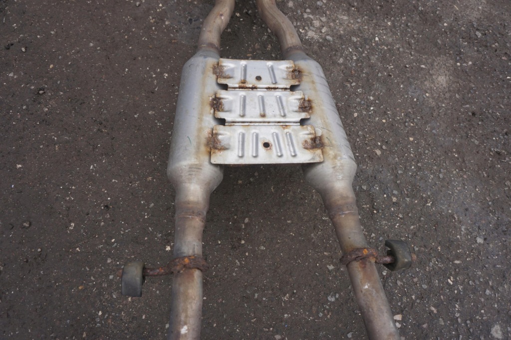 Купити Infiniti q50 2015r система випускний гасник кінцевий середній 2.2d 201004ga0d