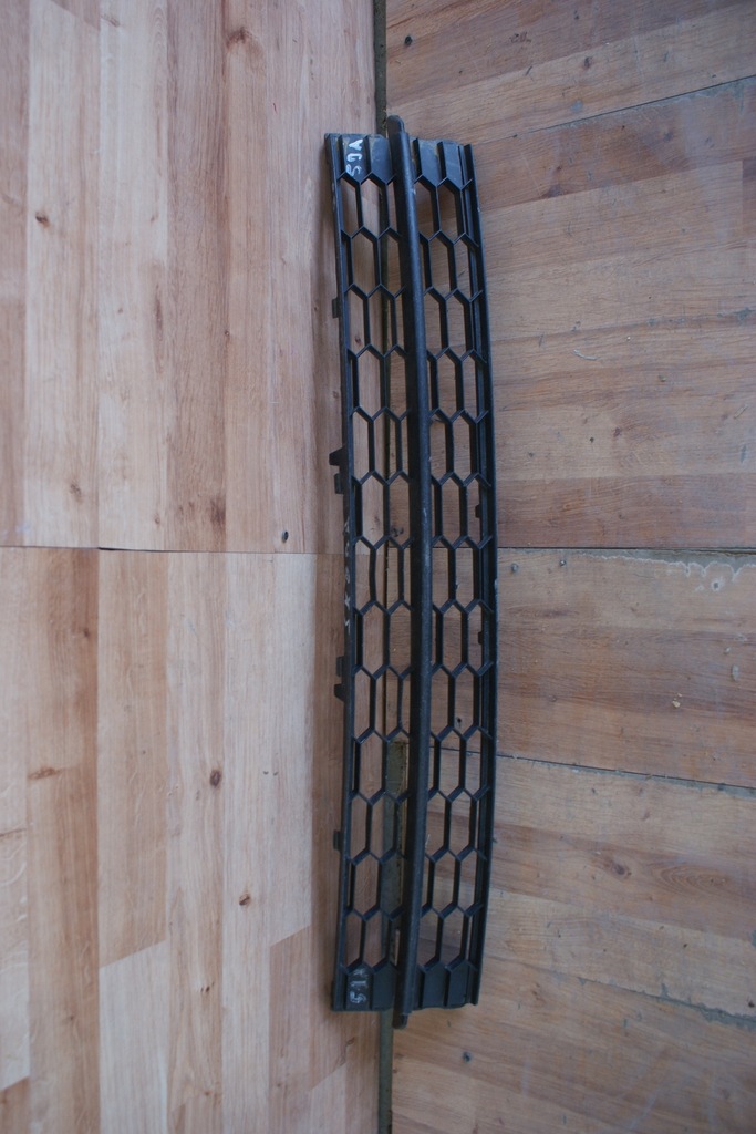 фото №1, Skoda rapid 5ja решітка середня бампер перед