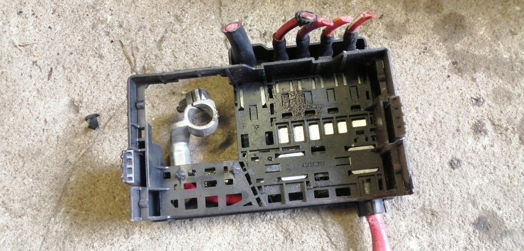 фото №2, Opel insignia a 2.0 cdti клема запобіжник