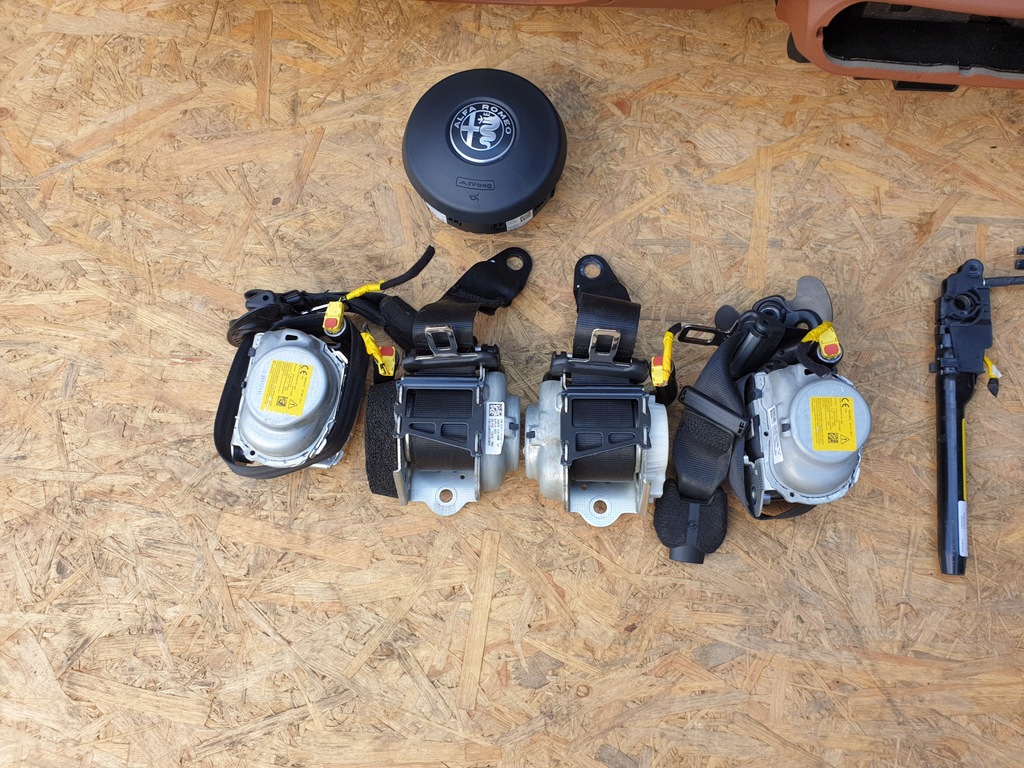 фото №4, Alfa romeo giulia приборная панель подушки безопасности ремни оригинал