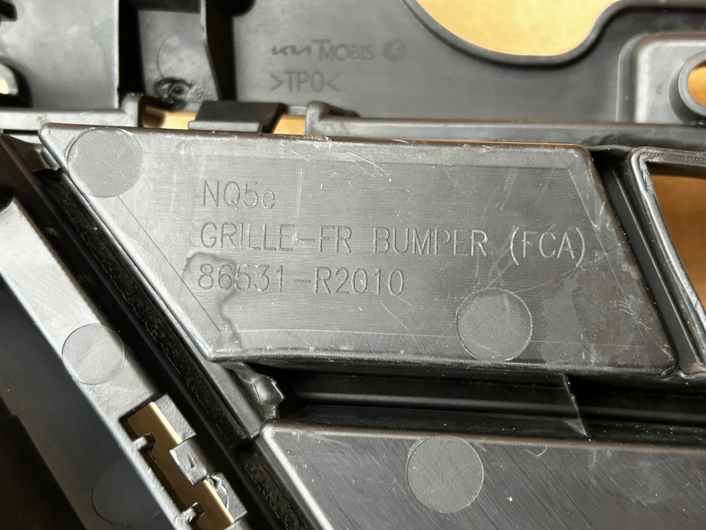 фото №8, Kia sportage v средняя решётка бампера перед передняя