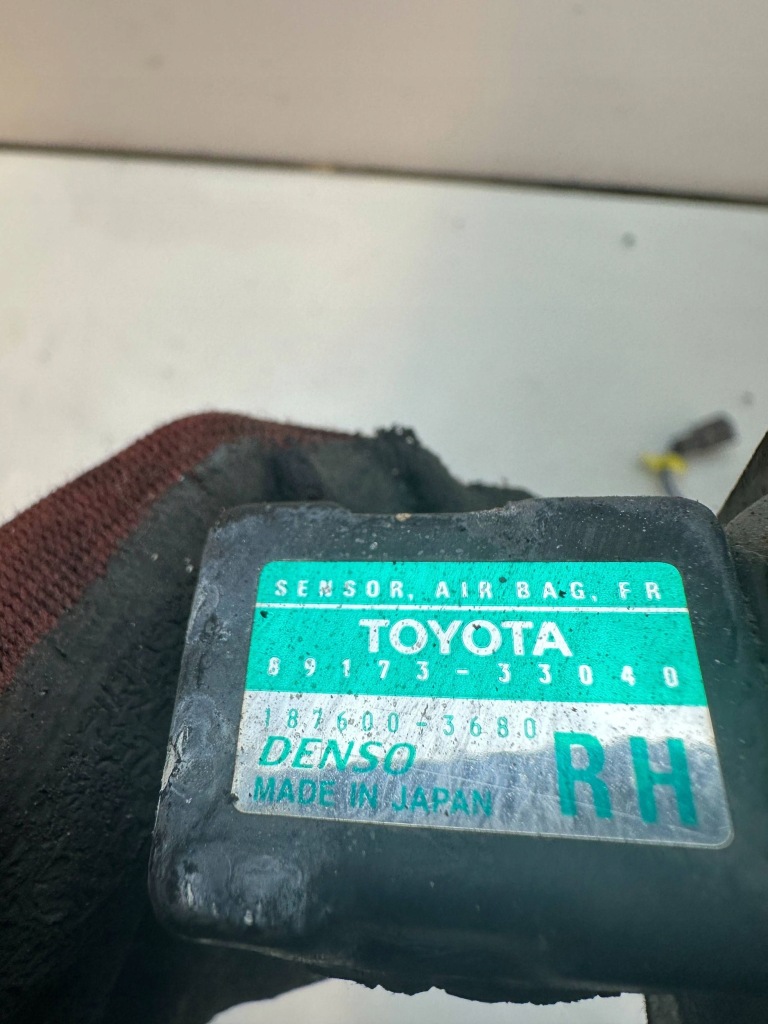 Toyota avalon xx20 --- датчик ударний подушка безпеки 89173-33040 в Україні