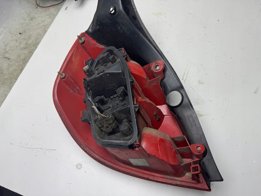 фото №3, Лампа задняя правая renault clio iii hb