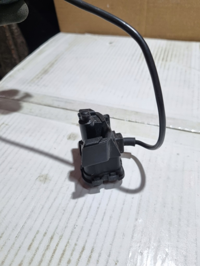 фото №10, Volkswagen golf vii 2014 амортизатори кришка заливної пального 5c6810773h