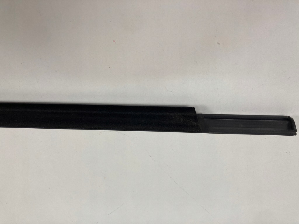 фото №7, Молдинг уплотнитель левая передняя audi a6 c8 4k0