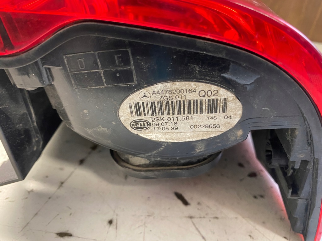 фото №10, Mercedes w447 лампа правый задняя a4478200164