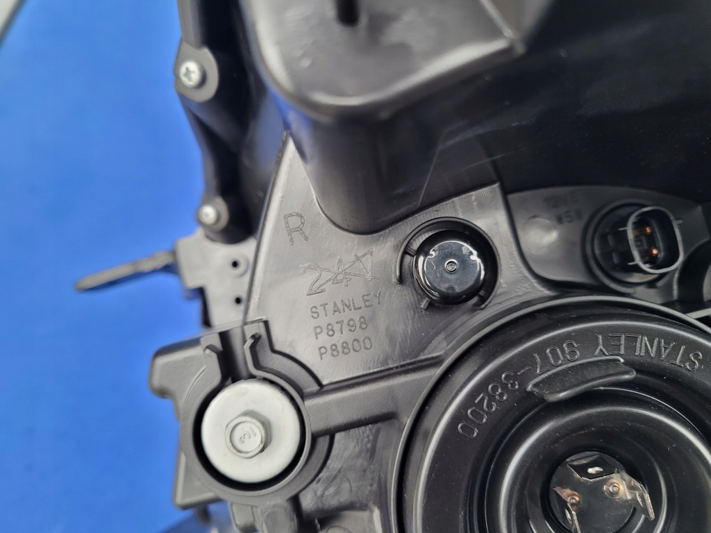 фото №15, Suzuki swift mk7 10- лампа передняя правая оригинал