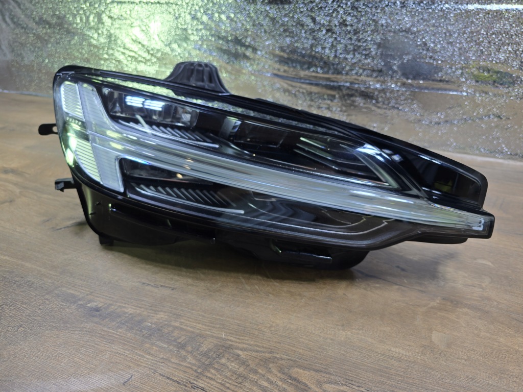 Volvo v60 s60 18- фара перед передняя правый  full led 31656888 Недорого