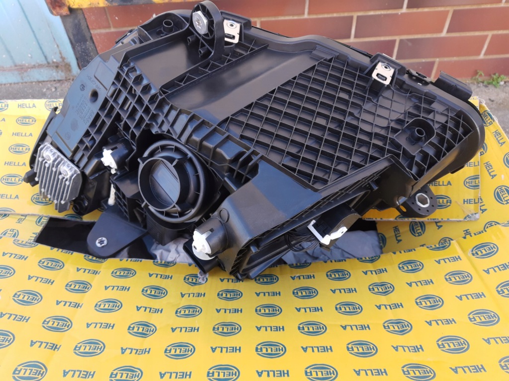 Mercedes c w205 рестайлинг  правый  фара led performance hella Недорого