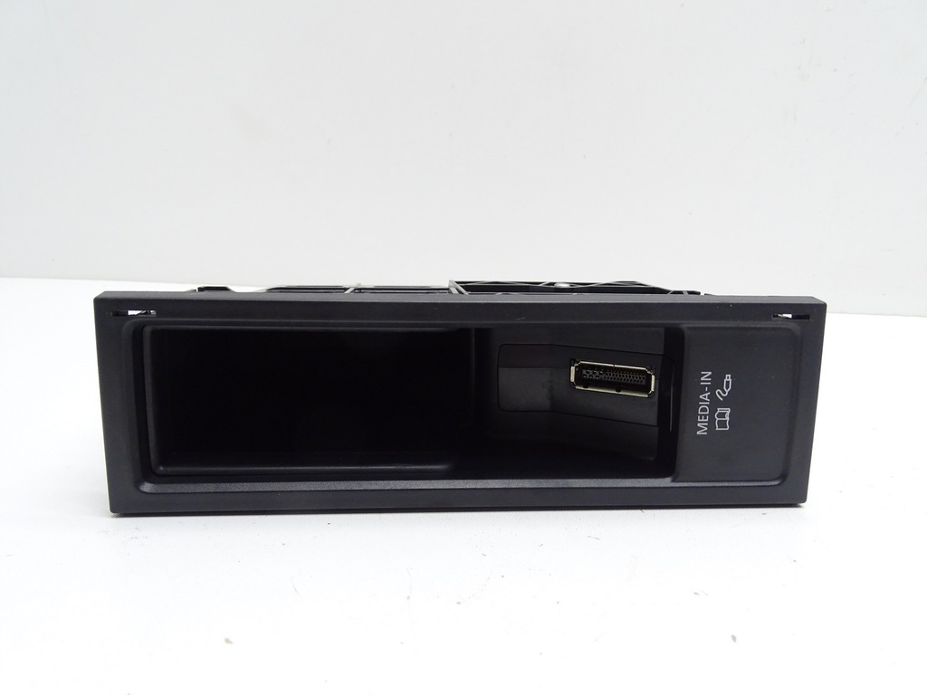 фото №8, Модуль зчитувач інтерфейс media-in 5n0035341g vw tiguan i 5n lift passat cc