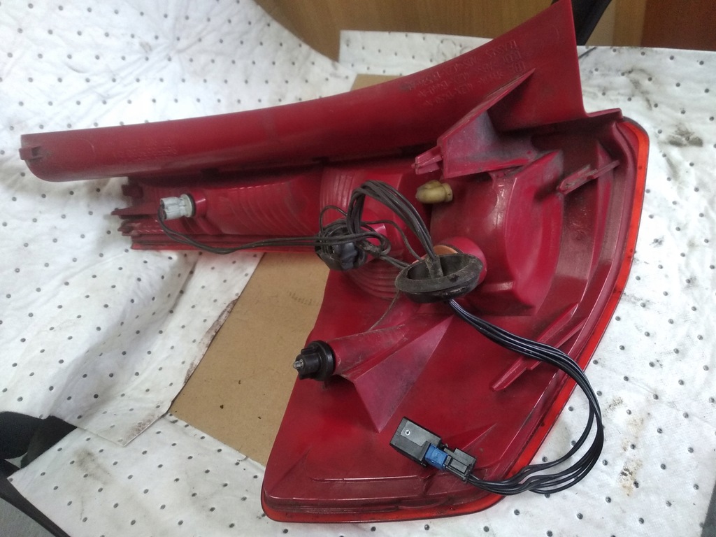 фото №13, Лампа правый задняя kpl. с отражатель citroen c4 i 5d 9655863980, 9655863780