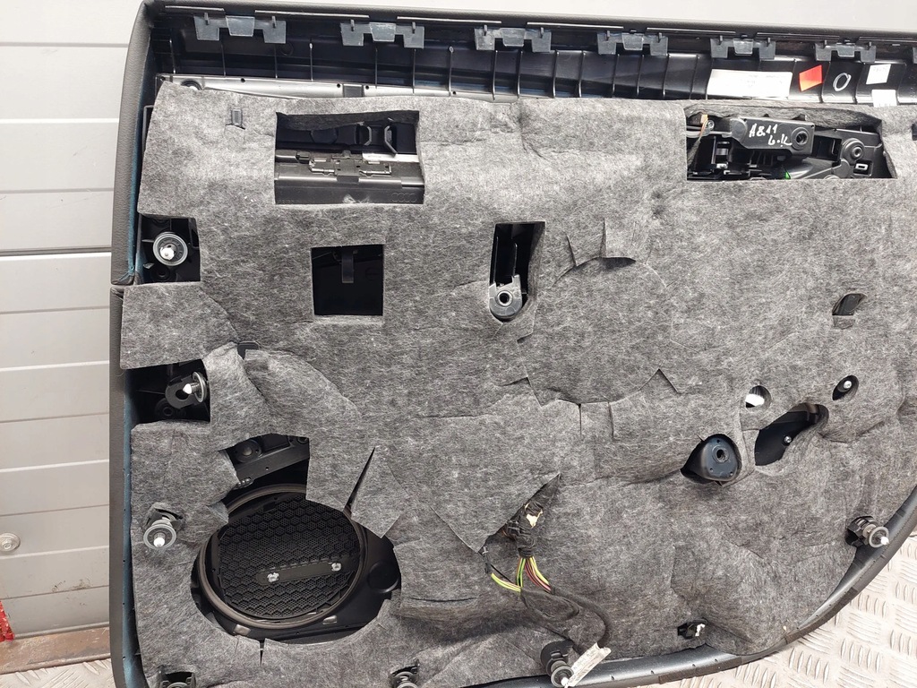 фото №9, Audi a8 s8 d4 4h 4h4867317 задняя сторона левая обшивка