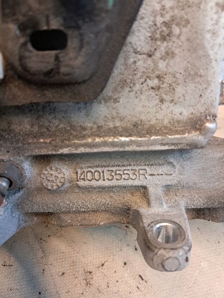 Коллектор впускной  renault trafic iii 2.0 dci 140013553r 23r с Разборки