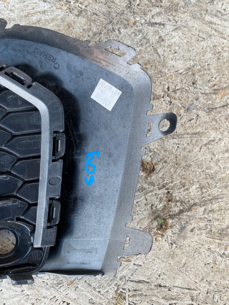 Audi a3 8y0 решітка бампера 8y0807953 Ціна