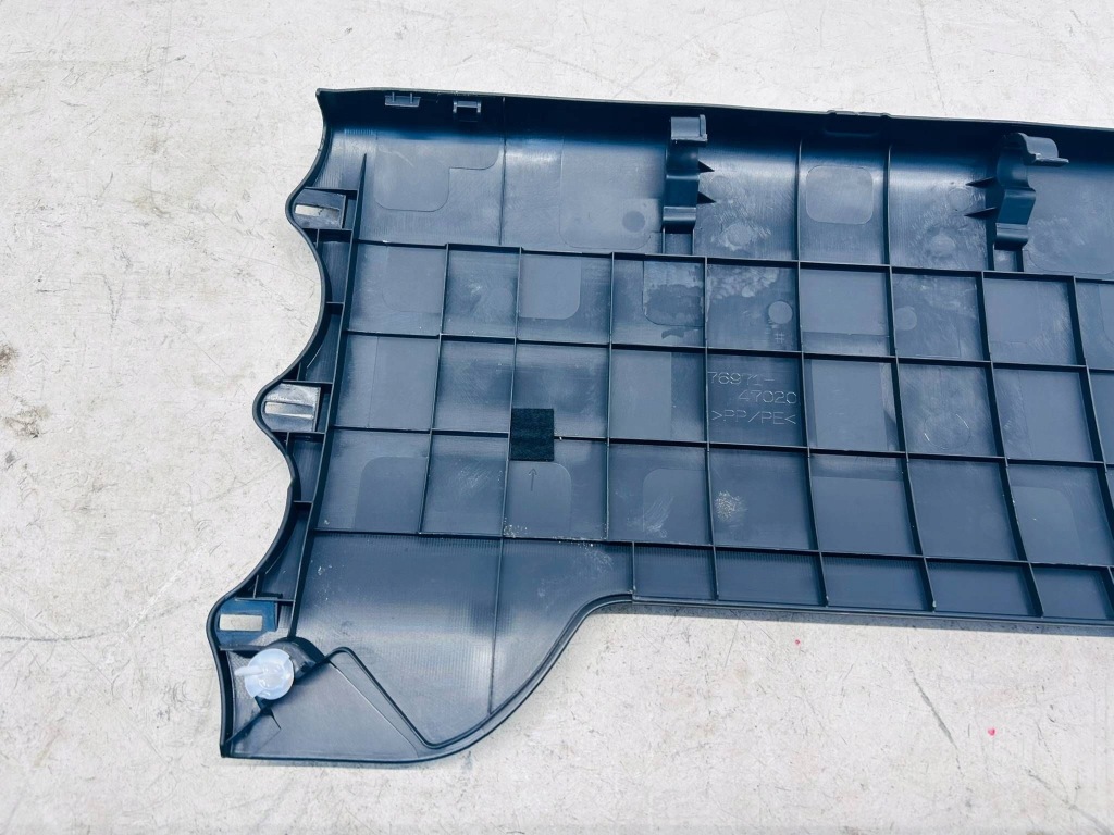 Купити Corolla cross гібрид накладка корпус сидіння акумулятора середня 76971-47020