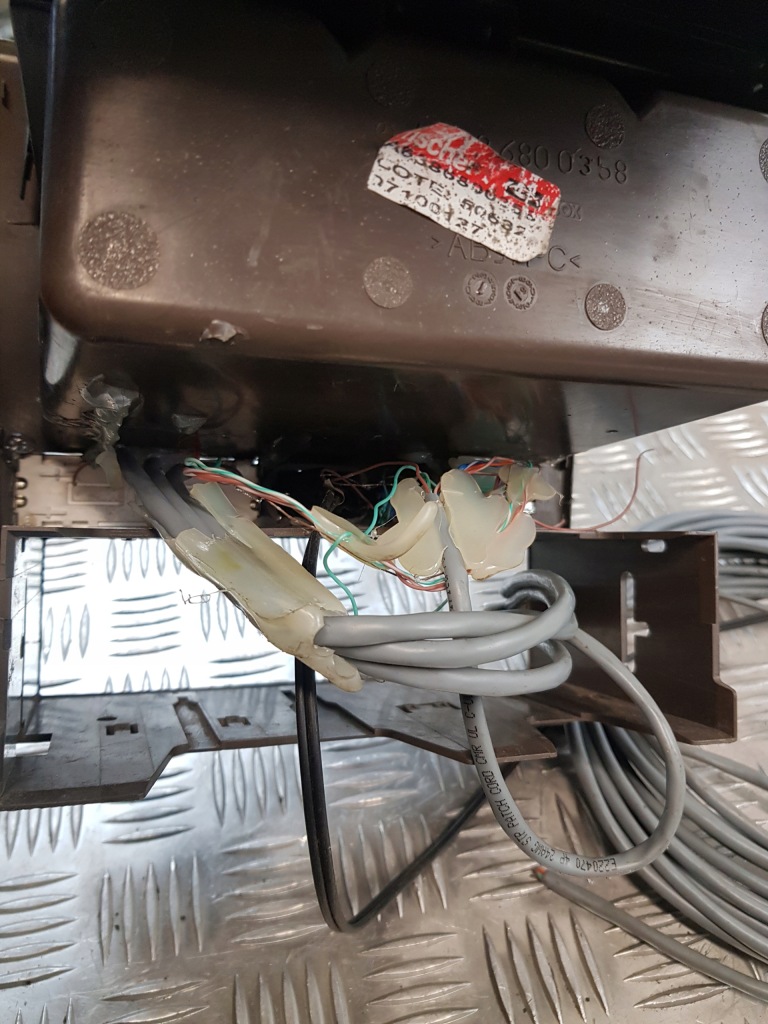 фото №14, Тунель середній полиця кронштейн na чашки mercedes vito w638 a6386800358