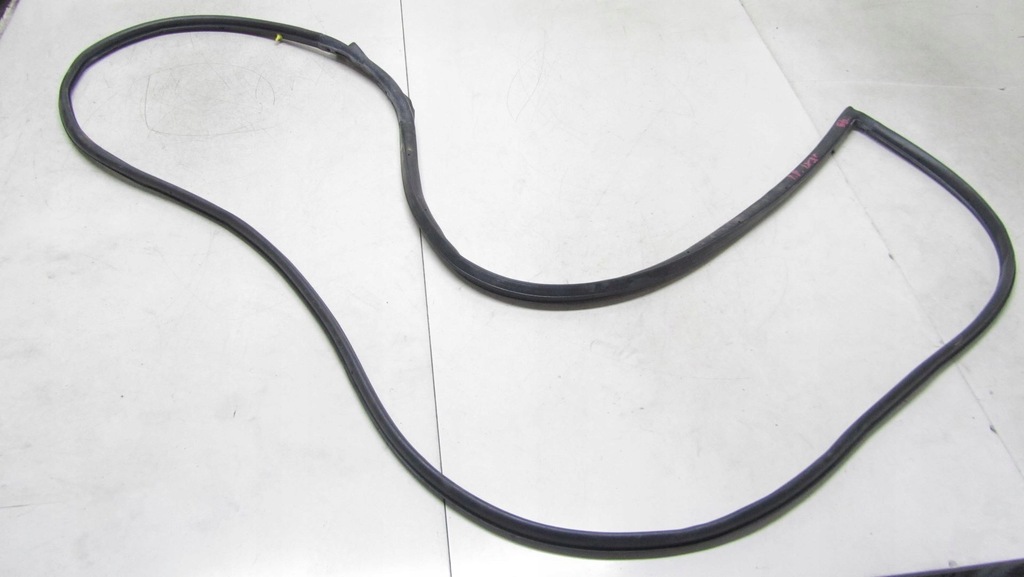 фото №1, Hyundai ix35 прокладка дверь правая перед 10-16