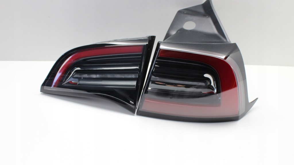 Купить Tesla 3/y рестайлинг  - фара задняя правый  led 2021+