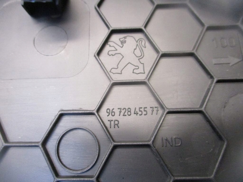 фото №5, Пластик захист консолі права peugeot 208