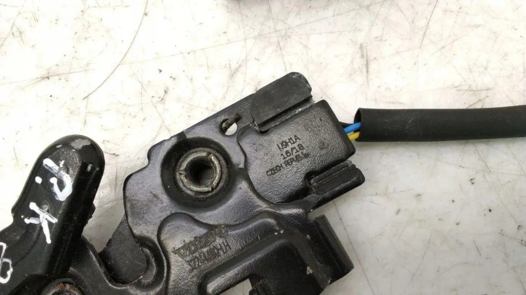 Замок капота volvo 32244491 1.97l дизель 140kw 2018 Зі Шроту