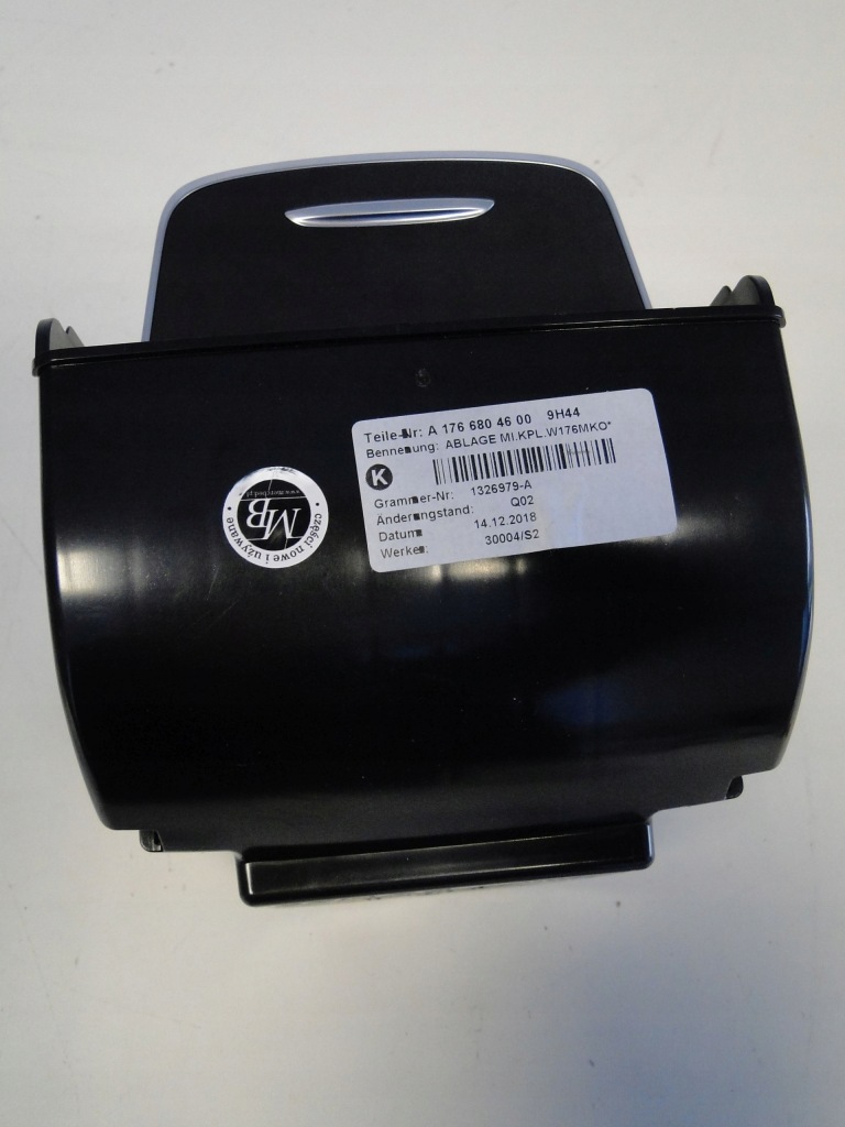 Mercedes бардачок туннель панель  средняя a klasa 176 w176 рестайлинг с Разборки