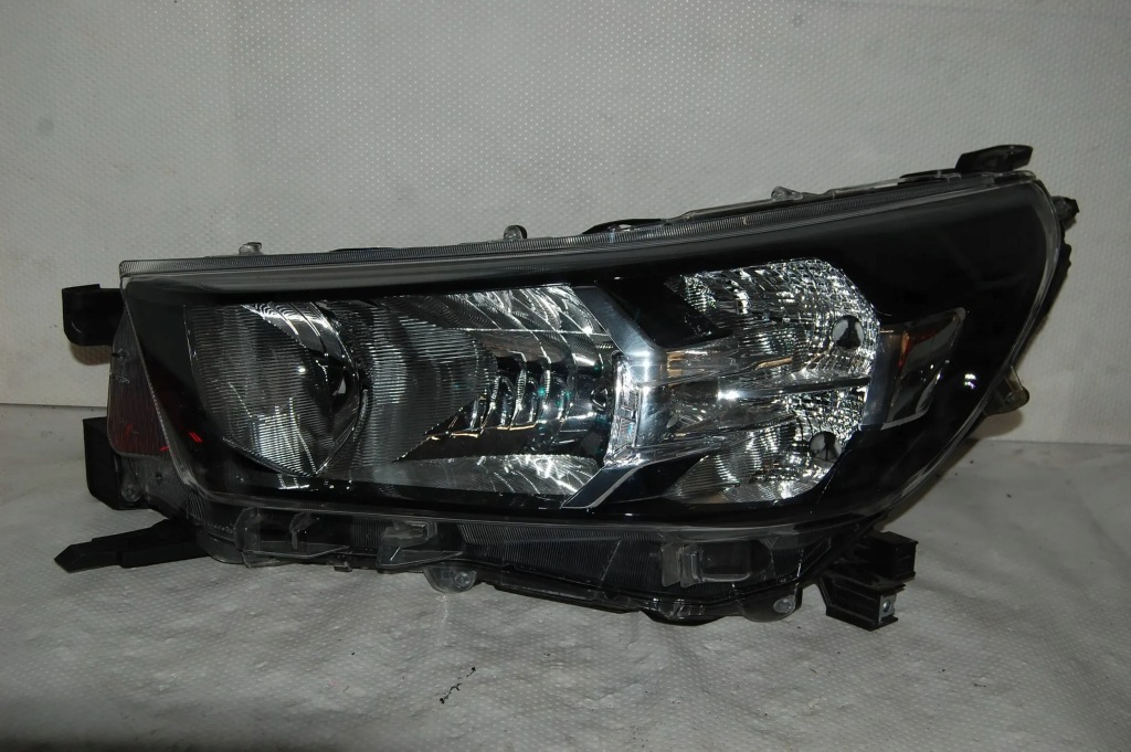 фото №1, Toyota hilux viii lift лампа левая eu